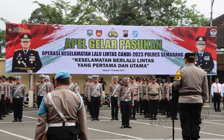 Polres Semarang melaksanakan Apel Gelar Pasukan Operasi Keselamatan Lalu Lintas Candi 2023 di halaman apel Mapolres setempat, Selasa (7/2/2023).