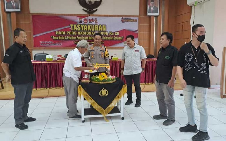 Memperingati Hari Pers Nasional bertajuk Temu Media dan Pelatihan Pengelolaan Konten Medsos untuk Humas Polsek di Jajaran Polrestabes Semarang di Aula Mapolrestabes Semarang, Kamis (9/2/2023).