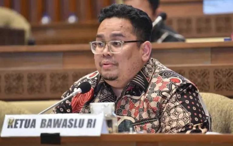 Badan Pengawas Pemilu (Bawaslu) RI meminta Komisi Pemilihan Umum (KPU) RI untuk membuka data coklit pemilih Pemilu 2024 secara langsung kepada masyarakat oleh petugas pemutakhiran data pemilih (pantarlih) agar Bawaslu dapat memastikan tidak ada masalah terkait data pemilih dalam Pemilu 2024.