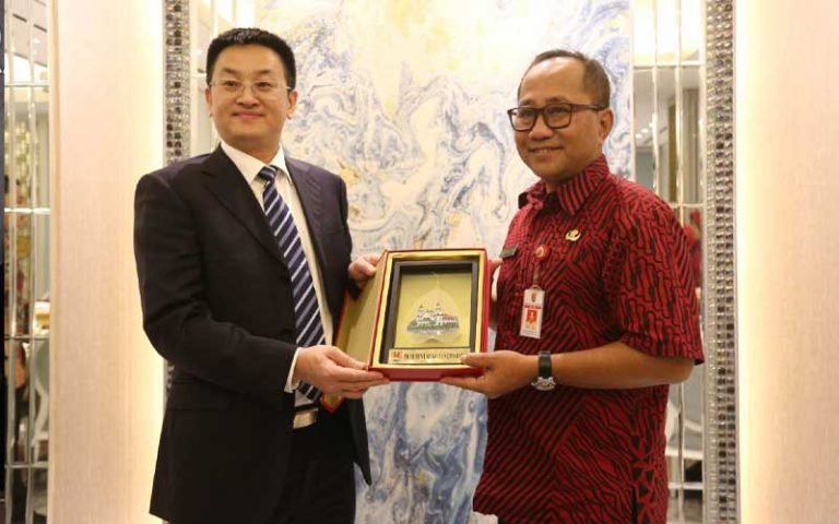 Sekretaris Daerah Kota Semarang, Iswar Aminuddin, menyambut rencana kerja sama antara Pemerintah Kota Fuzhou dari Republik Rakyat China dengan Pemerintah Kota Semarang. Dalam pertemuan itu membahas potensi kerja sama antara kedua kota, memadukan kelebihan dari masing-masing kota dan memperkuat hubungan antara China dan Kota Semarang yang sudah erat sejak zaman dulu
