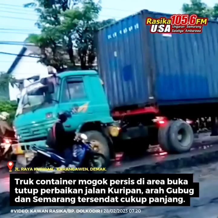 Infografis | Truk container mogok persis di titik buka tutup jalan perbaikan ruas jalan Kuripan - Karangawen, dilaporkan truk menutup jalan sehingga terjadi antrean kedua arah mengingat jalur sebaliknya masih diperbaiki.