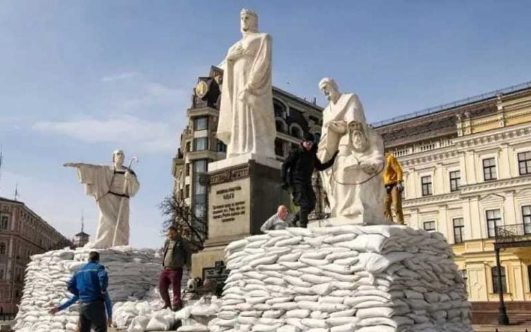 UNESCO telah memverifikasi kerusakan pada 241 situs bersejarah di Ukraina setelah Rusia menginvasi negara tersebut pada 24 Februari 2022. Jumlah tersebut termasuk kerusakan pada 106 situs keagamaan, 18 museum, 86 bangunan bersejarah atau benda seni, 19 monumen, serta 12 perpustakaan. Kerusakan tersebar di 13 wilayah di Ukraina, dengan Donetsk menjadi wilayah yang paling parah terdampak, di mana terdapat 66 situs dan bangunan bersejarah yang rusak.