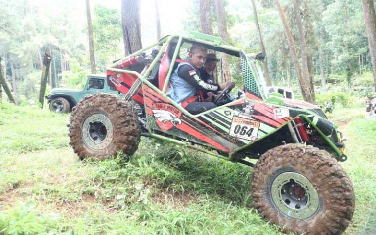 Wakil Gubernur Jawa Tengah Mendorong Wisata Offroad di Banjarnegara Menjadi Event Tahunan. Wakil Gubernur Jawa Tengah, Taj Yasin Maimoen, mengusulkan agar Jelajah Wisata Adventure Offroad Banjarnegara menjadi event tahunan di kabupaten tersebut untuk menarik kunjungan wisata baik domestik maupun mancanegara.