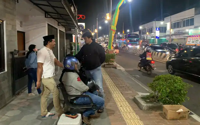 Pelaku pencurian di Salatiga berhasil diamankan oleh Satreskrim Polres Salatiga setelah mencuri HP Realme 8 dan uang tunai di Masjid Ar-Rahman UIN. Selain itu, pelaku juga mengaku melakukan pencurian lainnya dengan modus Copet dalam Bus Angkutan Umum dan SPBU