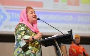 Wali Kota Semarang, Hevearita G Rahayu, menceritakan inovasi dan upaya yang dilakukan untuk menurunkan angka stunting di Kota Semarang dalam acara Expert Meeting III di Jakarta. Program-program penanganan stunting telah membuktikan efektivitasnya dengan mengurangi angka prevalensi stunting dari 21,3% pada tahun 2021 menjadi 10,4% pada tahun 2022.