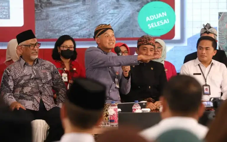 Gubernur Jawa Tengah, Ganjar Pranowo, menerima banyak usulan perbaikan jalan pada Musrenbang di wilayah Jekutibanglor (Kabupaten Jepara, Kudus, Pati, Rembang, dan Blora). Bupati Rembang, Abdul Hafidz, menyampaikan bahwa jalan di wilayah Rembang banyak mengalami kerusakan dan berharap bantuan dari pemerintah untuk pembangunan ini. Ganjar Pranowo telah mengkonsolidasikan seluruh kekuatan untuk menangani jalan rusak.