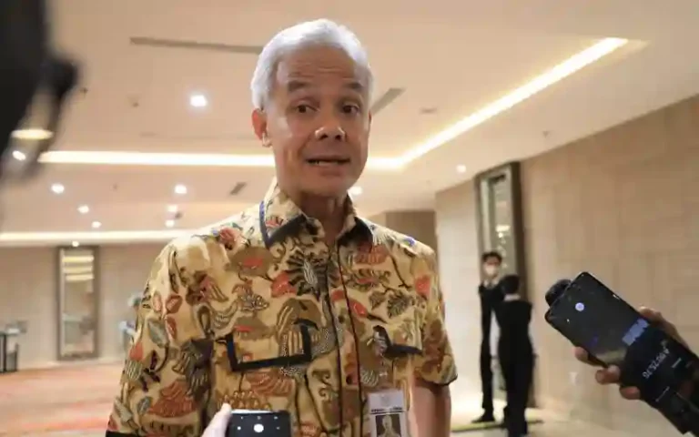 Gubernur Jawa Tengah, Ganjar Pranowo, memastikan ketersediaan pangan yang cukup selama Ramadan 1444 H untuk masyarakat. Tim Pengendali Inflasi Daerah melakukan pemantauan harga untuk mengantisipasi lonjakan harga jelang bulan suci Ramadan.