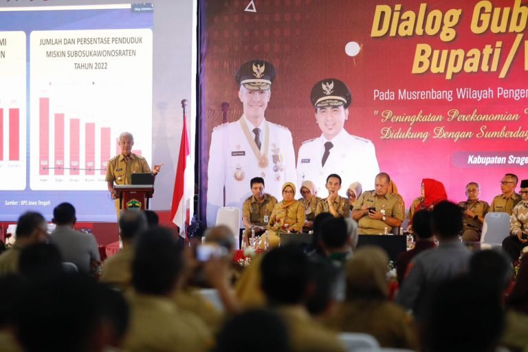 Gubernur Jawa Tengah, Ganjar Pranowo, akan memanfaatkan Dana Alokasi Khusus (DAK) sebesar Rp1,1 triliun untuk pembangunan dan perbaikan infrastruktur di wilayahnya. Dalam Roadshow Musrenbang pertama di Wilayah Pengembangan Subosukawonosraten, Ganjar membeberkan alokasi dana tersebut dan menekankan pentingnya fokus pada penanganan infrastruktur.