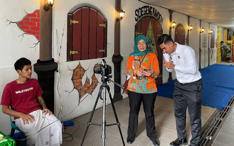 Ratusan Warga Binaan Pemasyarakatan (WBP) Rutan Salatiga melakukan pengecekan data biometrik dan perekaman KTP Elektronik menjelang Pemilu 2024.