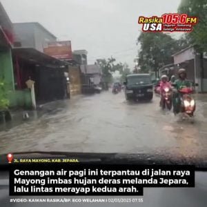 Ketersendatan lalu lintas di jalan raya Mayong, Jepara, tepatnya di depan RS PKU imbas adanya genangan air yang menggenang imbas hujan deras yang melanda Jepara. Kendaraan merayap sejak Rasika membuka info di jam 6 pagi.