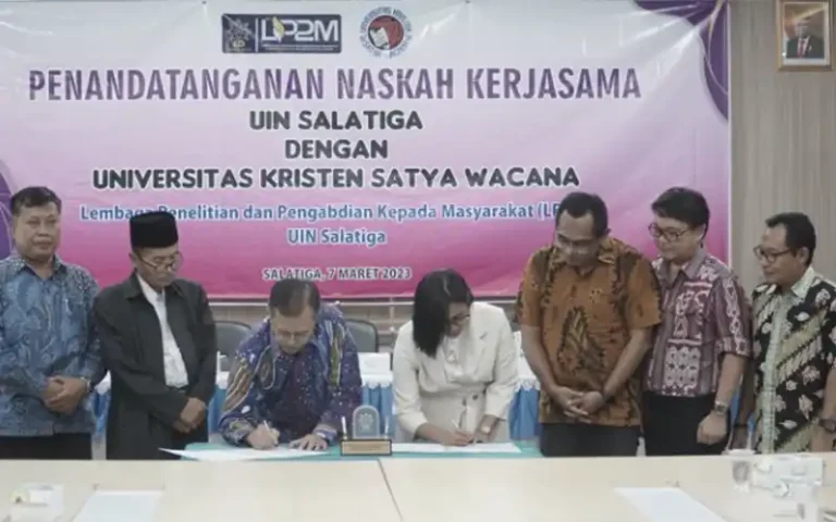 UKSW dan UIN Salatiga sepakat untuk menjalin kerja sama dalam pengembangan Tri Dharma Perguruan Tinggi. Dalam penandatanganan MoU, keduanya berkomitmen untuk memajukan Indonesia melalui kolaborasi dalam mengembangkan sumber daya kampus dan mencapai visi misi bersama sebagai lembaga pendidikan.