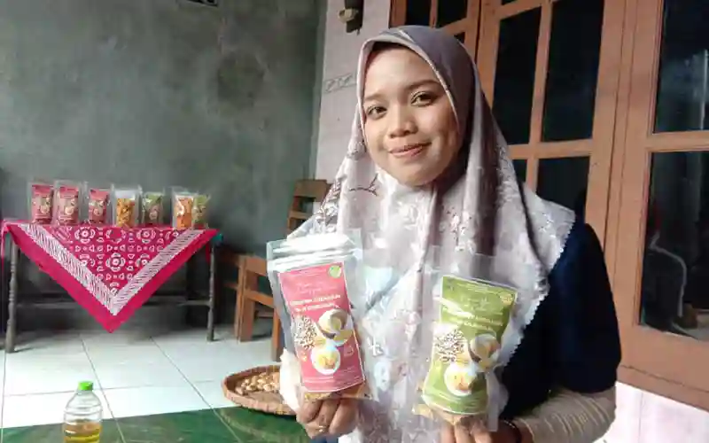 Kripik Biji Durian Kini Jadi Makanan Tradisional Khas Desa Muncar