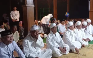 Rangkaian kegiatan Haul Simbah Abdul Wahid yang dilakukan warga Tingkir Lor sebagai bentuk rasa cinta dan mengenang jasa beliau sebagai pasukan laskar dari Pangeran Diponegoro yang membantu mengusir penjajahan Belanda. Dalam kegiatan tersebut, dilaksanakan pawai agamis, penulisan Surah Al Fatihah pada kain lurub, kesenian Tari Sufi, teatrikal Wali Songo, kirab agamis, pemasangan kiswah di makam Simbah Abdul Wahid, pembacaan doa, dan makan bersama.