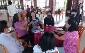 Mafindo Salatiga kembali mengadakan program literasi digital dengan menyasar kalangan lansia melalui program Tular Nalar. Program ini bertujuan untuk membekali lansia agar cakap digital sehingga mampu menyaring informasi yang diperoleh, tidak mudah tertipu, dan mampu mengamankan data pribadi dengan baik. Program ini diikuti lebih dari 50 peserta dari komunitas gereja di Gereja Kristus Raja Semesta Alam Salatiga Tegalrejo, dengan topik Ragam Aplikasi Percakapan.