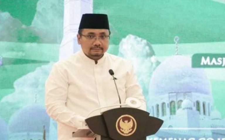 Masjid Raya Syekh Zayed Surakarta menawarkan takjil berbuka puasa gratis bagi umat Muslim selama Ramadan 1444 Hijriyah dengan 4.000 porsi tersedia setiap harinya.