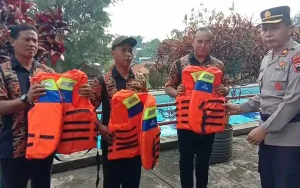 Apel Ikan Selayar (Ikut Andil Keselamatan Berlayar) Polda Jateng digelar di Kolam Renang Kalitaman Sidorejo Kota Salatiga yang dipimpin oleh Kapolres Salatiga AKBP Feria Kurniawan. Program ini diselenggarakan sebagai respons atas kejadian kecelakaan laut/air yang terjadi di wilayah Jajaran Polda Jateng