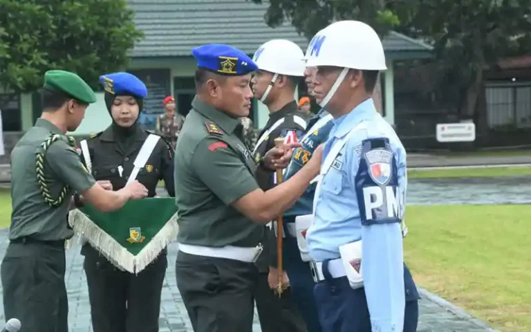 Pangdam IV/Diponegoro Mayjen TNI Widi Prasetijono memimpin upacara gelar Operasi Penegakkan Ketertiban (Gaktib) dan Yustisi Polisi Militer (POM) TA. 2023 di Lapangan Mapomdam IV/Diponegoro, Semarang, Jawa Tengah, yang bertujuan meningkatkan disiplin dan kepatuhan hukum prajurit dan Aparatur Sipil Negara (ASN) TNI di lingkungan Kodam IV/Diponegoro. Operasi Gaktib dan Yustisi Polisi Militer TNI akan digelar sepanjang tahun 2023 di seluruh wilayah Indonesia, sesuai dengan wilayah hukum masing-masing dan dalam rangka mewujudkan prajurit TNI yang profesional, modern, dan tangguh.