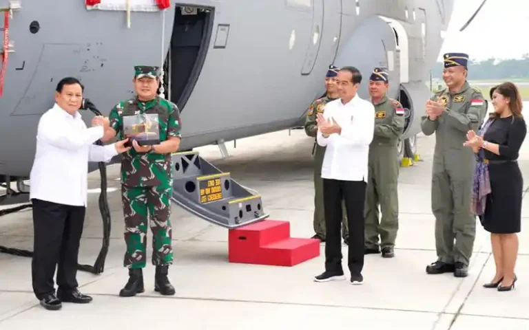 Pada tanggal 8 Maret 2023, Menteri Pertahanan Prabowo Subianto menyerahkan secara simbolis sebuah Pesawat C-130J-30 Super Hercules kepada Panglima TNI Yudo Margono di Jakarta Timur. Pesawat ini adalah salah satu dari lima unit yang dipesan oleh Kementerian Pertahanan Indonesia dan memiliki kemampuan multi-fungsi untuk operasi militer dan kemanusiaan.