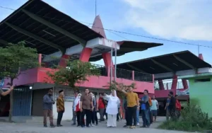 Wali Kota Semarang, Hevearita Gunaryanti Rahayu (Mbak Ita), memberikan perhatian pada pembenahan fasilitas di Pasar Penggaron. Dalam upayanya menjadikan pasar tersebut sebagai pasar tujuan belanja, Mbak Ita mengajak pelaku usaha dan masyarakat untuk menjaga kebersihan pasar.