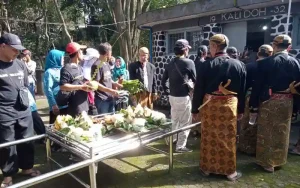 Pawai Merti Desa Langensari, Kecamatan Ungaran Barat, Kabupaten Semarang sukses meriahkan warga setempat. Kegiatan ini diadakan setiap tahun sekali dan turut dihadiri oleh tokoh adat, tokoh agama, tokoh masyarakat, Babinkamtibmas dan Babinsa. Acara budaya ini bertujuan untuk menjaga dan mengenalkan budaya Merti dusun kepada anak cucu serta menciptakan kedamaian, keselamatan dan kemakmuran bagi masyarakat Langensari.