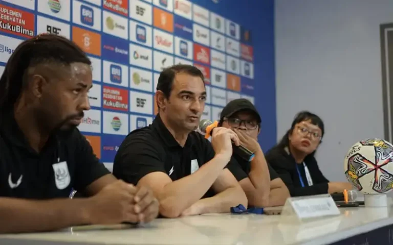 Borneo FC berhasil menang telak 6-1 atas PSIS Semarang dalam pertandingan lanjutan Liga 1 BRI 2022/2023. Gol-gol dari Hendro Siswanto, Matheus Pato, dan Muhammad Amrullah di babak pertama serta Adam Alis Setyano dan Matheus Pato yang mencetak Heatrick di babak kedua membuat PSIS Semarang tertekan dan tidak mampu mengimbangi kekuatan Borneo FC.