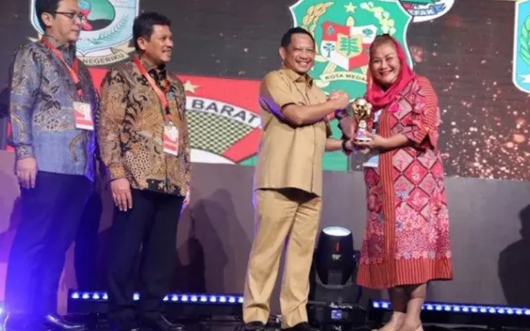 Wali Kota Semarang, Hevearita Gunaryanti Rahayu dan jajarannya berhasil menjadikan Kota Semarang sebagai salah satu kota tertinggi dalam capaian Universal Health Coverage (UHC) di Indonesia. Pemerintah pusat mengapresiasi komitmen mereka dalam mengupayakan pemenuhan pelayanan kesehatan warga Kota Semarang melalui program UHC.
