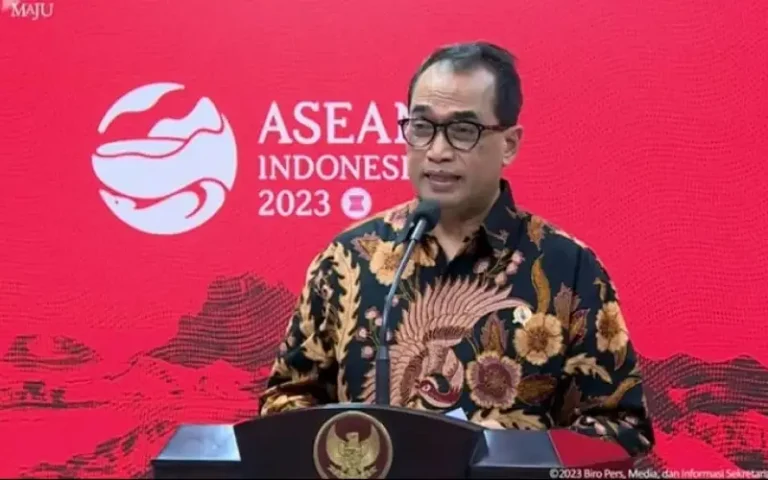 Pemerintah telah menetapkan perubahan hari libur nasional dan cuti bersama tahun 2023 melalui Surat Keputusan Bersama (SKB) Menteri Agama, Menteri Ketenagakerjaan, dan Menteri Pendayagunaan Aparatur Negara dan Reformasi Birokrasi. Perubahan tersebut menggeser dan menambah satu hari pada cuti bersama Idulfitri 1444 Hijriah/2023 Masehi menjadi tanggal 19, 20, 21, 24, dan 25 April 2023.