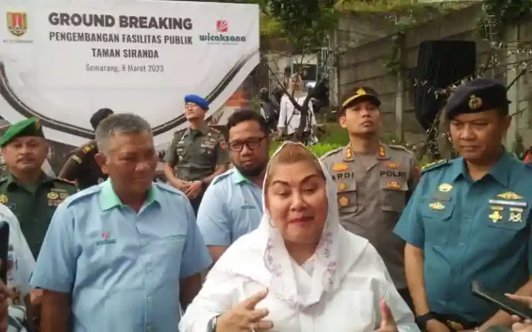 Pemerintah Kota Semarang bekerja sama dengan pihak swasta akan melakukan penataan Taman Siranda di Kelurahan Lempongsari. Penataan ini diawali dengan ground breaking yang dihadiri oleh Walikota Semarang dan bertujuan untuk membuat taman kota semakin cantik dan menambah ruang terbuka hijau di kota tersebut. Pembangunannya dibiayai oleh corporate social responsibility (CSR) sebesar Rp 2 Miliar.