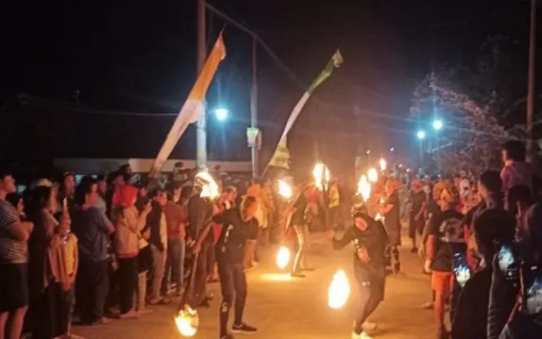 Kemeriahan pawai akhir tahun Sanah Pondok Pesantren Al-Asyhar Kesongo-ngentaksari digelar setelah terhenti selama 2 tahun karena pandemi. Beragam kreasi kostum dan kesenian ditampilkan, diikuti oleh berbagai kalangan masyarakat. Kepala Desa Kesongo sangat mengapresiasi kegiatan ini sebagai jalan perekat dan pemersatu masyarakat, serta berharap kegiatan ini terus dilestarikan sebagai benteng kokoh dalam melestarikan budaya dan kearifan lokal.