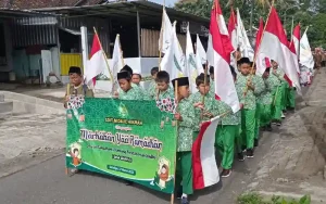 SDIT Nidaul Hikmah Salatiga menyelenggarakan pawai menyambut bulan suci Ramadhan 1444H setelah 2 tahun vakum akibat pandemi. Kegiatan ini menampilkan karya siswa dengan kostum unik dan 'Drumblek' khas Salatiga serta bertujuan sebagai syiar dalam menyambut bulan Ramadhan.