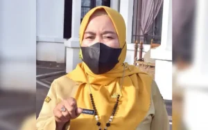 Presiden Jokowi melarang kegiatan buka puasa bersama bagi pejabat dan aparatur sipil negara selama bulan suci Ramadhan 1444 Hijriah. Meskipun demikian, Pemkot Salatiga masih akan melaksanakan tarawih keliling di berbagai instansi dengan membatasi jumlah staf yang diikutsertakan.