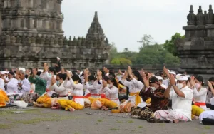 PT Taman Wisata Candi (TWC) Borobudur Prambanan dan Ratu Boko akan menutup destinasi wisata Candi Prambanan selama perayaan Hari Raya Nyepi pada Rabu (22/3/2023) mulai pukul 06.00 WIB sampai Kamis (23/3/2023) pukul 06.00 WIB. Keputusan ini diambil sebagai bentuk penghormatan kepada umat Hindu yang merayakan Hari Raya Nyepi Tahun Saka 1945 di kawasan Candi Prambanan.