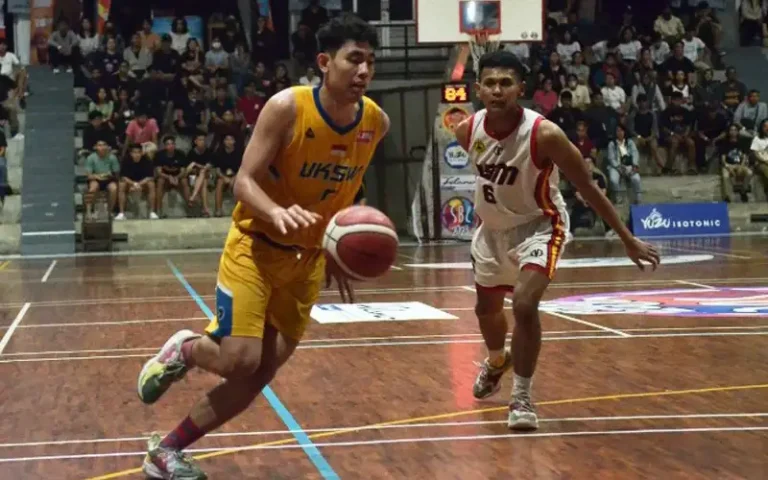 Tim basket putra UKSW meraih prestasi sebagai runner up di ajang Soegijapranata Basketball League (SBL) 2023 setelah melawan Universitas Semarang (USM) dengan skor 44-63. Prestasi ini diapresiasi oleh Rektor UKSW dan Wakil Rektor Bidang Pengajaran, Akademik dan Kemahasiswaan.