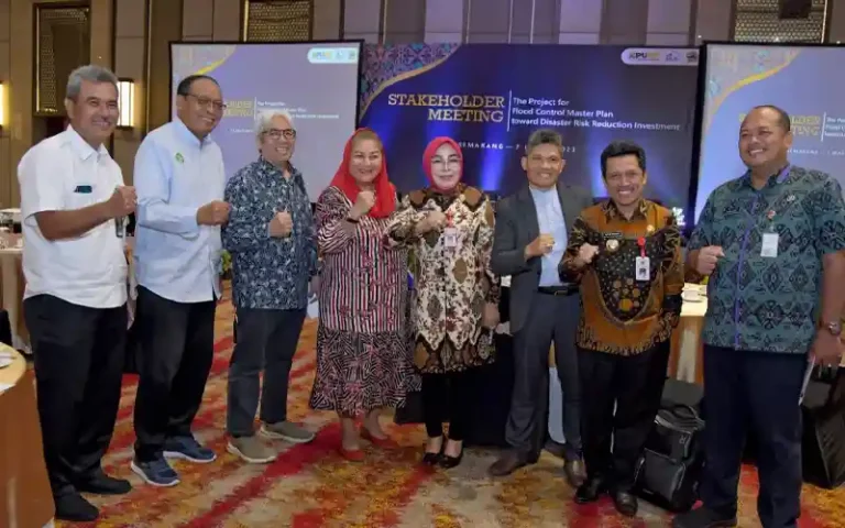 Wali Kota Semarang, Hevearita Gunaryanti Rahayu, berusaha mempercepat penanganan banjir di Kota Semarang dengan fokus pada Kali Babon. Walikota juga menginginkan adanya pengelolaan dan pemberdayaan masyarakat dalam upaya menjaga lingkungan di sekitar Kali Babon. Hal ini dianggap penting dalam meminimalisir terjadinya banjir.
