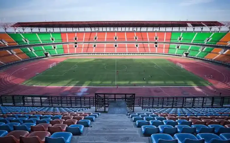 Erick Thohir, Ketua Umum PSSI, memberikan apresiasi kepada kesiapan Stadion Gelora Bung Tomo (GBT) sebagai salah satu venue terbaik untuk Piala Dunia U-20 2023. Ia meninjau sejumlah catatan perbaikan FIFA yang masih dalam proses pengerjaan dan menegaskan bahwa Stadion GBT masuk dalam kategori stadion terbaik di Indonesia dan pantas menjadi pusat pertandingan sepak bola selain Stadion Utama Gelora Bung Karno (SUGBK) Jakarta.