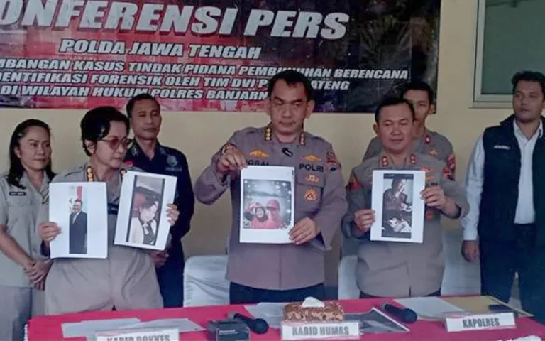 Seorang ibu dan anak asal Magelang bernama Theresia Dewi dan Okta Ali Abrianto menjadi korban dukun pengganda uang di Banjarnegara. Kabidhumas Polda Jateng menyatakan bahwa kedua korban tersebut telah teridentifikasi melalui data antemortem dan beberapa hasil pemeriksaan medis.