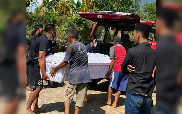 Penemuan jenazah tanpa identitas di Curug Semirang, Kecamatan Ungaran Barat, Kabupaten Semarang pada 28 Februari 2023 yang akhirnya teridentifikasi oleh polisi melalui tes DNA. Korban yang diketahui berinisial JT (29) terekam CCTV saat meninggalkan rumah pada 24 Januari 2023 dini hari dan diduga bunuh diri karena masalah keluarga.