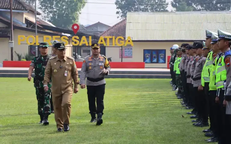 Polres Salatiga melaksanakan Operasi Kepolisian Terpusat dengan sandi "Ketupat Candi-2023" untuk memberikan perlindungan, pengayoman dan pelayanan kepada masyarakat pada perayaan Idul Fitri 1444 H Tahun 2023. Operasi ini akan berlangsung selama 14 hari sejak 18 April sampai 1 Mei 2023. Pihak Polres Salatiga mempersiapkan sekitar 295 personil dari TNI-Polri, satpol PP, dishub, dan dinkes, serta bekerja sama dengan pramuka dan ormas untuk mengantisipasi kerawanan dan ketidaknyamanan pemudik saat berada di Salatiga.