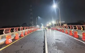 Jembatan Juwana di Kabupaten Pati, Jawa Tengah, sudah bisa dilalui oleh kendaraan meskipun hanya satu jalur yang tersedia karena proses finishing masih berlangsung. Jembatan Juwana akan dipercantik menjadi spot yang instagramable dalam waktu satu bulan. Jembatan yang memiliki panjang sekitar 80 meter ini didesain sama dengan jalan tol dan diperbolehkan untuk dilewati oleh semua jenis kendaraan. Pembukaan penuh dengan dua jalur dijadwalkan menjelang Lebaran untuk mengantisipasi kemacetan di Pantura Pati-Rembang.