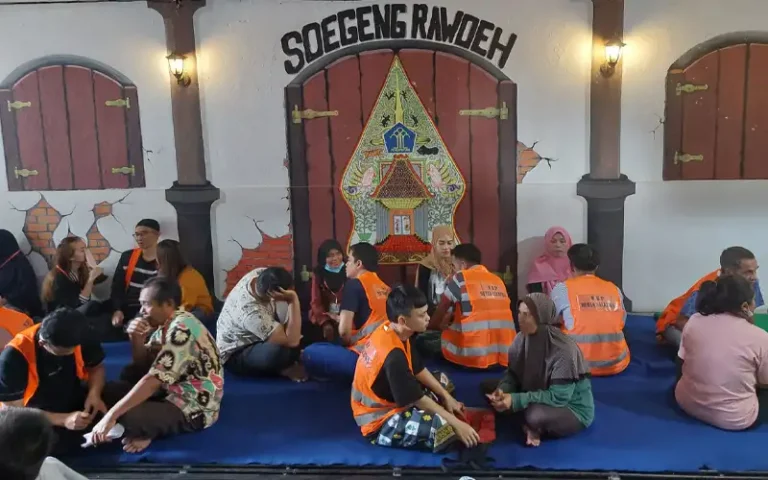 Rutan Salatiga melakukan terobosan baru dalam memberikan pelayanan terbaik kepada Warga Binaan Pemasyarakatan (WBP) selama Ramadan, yaitu melalui program "Kunjungan Ngabuburit" bersama keluarga WBP yang diselenggarakan selama dua hari. Dalam program ini, WBP bisa bertemu secara langsung dengan keluarga menjelang berbuka puasa, yang biasanya kunjungan hanya dilakukan pada pagi hari.