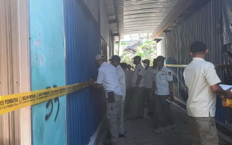 Satpol PP Kota Semarang melakukan penyegelan 432 lapak kosong di PKL Suryokusumo karena tidak ditempati oleh pedagang selama enam tahun. Kasatpol PP Kota Semarang mengatakan bahwa lapak yang terisi juga disegel jika pedagang tidak membayarkan retribusi kepada Dinas Perdagangan.