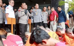 Operasi Bersinar Candi 2023 yang dilakukan oleh Polda Jateng dan jajarannya dalam memerangi peredaran dan penyalahgunaan narkoba. Selama pelaksanaan operasi, petugas berhasil mengungkap 176 kasus target operasi dan berhasil menangkap 287 tersangka, termasuk gembong narkoba.