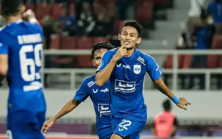PSIS meraih kemenangan gemilang 4-0 atas tamunya, PSM Makassar di Liga 1 2022/2023 di Stadion Jatidiri Semarang. Gol-gol PSIS dicetak oleh Septian David Maulana, Bayu Fiqri, dan Hari Nur Yulianto. Meskipun PSM sudah dipastikan sebagai juara, kemenangan ini sangat berarti bagi PSIS untuk mendongkrak posisi mereka di papan bawah klasemen sementara.