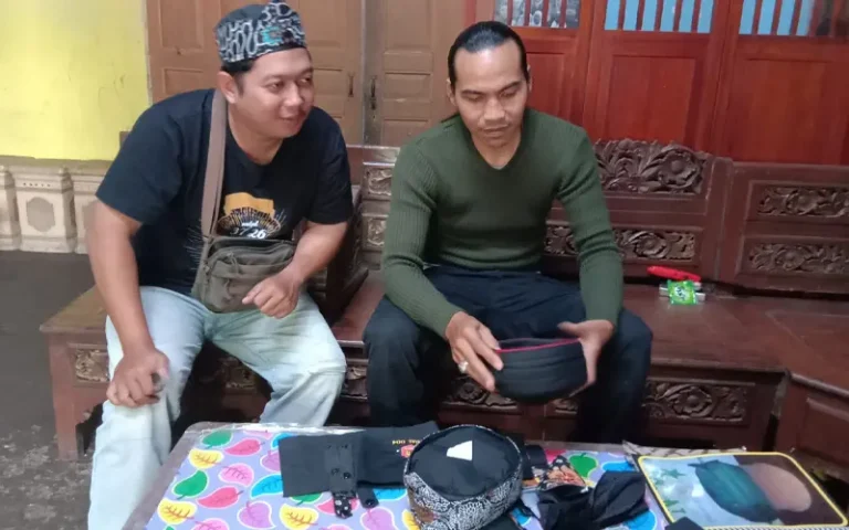Tren baru dalam memberikan parcel Lebaran di Tengaran dan Salatiga adalah dengan memberikan Peci Blabak Blangkon karya Muhadi, warga Kecamatan Tengaran, Kabupaten Semarang. Peci blangkon batik ini menjadi sangat populer karena perpaduan dua penutup kepala dengan fungsi yang berbeda, yaitu peci untuk acara ibadah dan blangkon untuk acara ritual atau budaya.