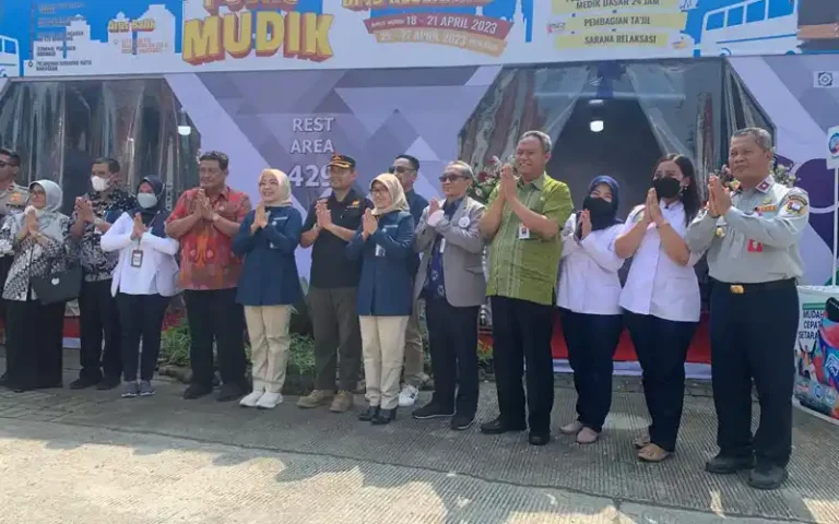 BPJS Kesehatan membuka posko kesehatan di beberapa terminal, stasiun kereta, pelabuhan penyeberangan, dan rest area tol untuk memastikan peserta JKN dan masyarakat dapat menjalani mudik lebaran dengan nyaman.