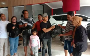 Paguyuban Wisata Karaoke Sarirejo RW 09 Kota Salatiga (Pakarsa Sarirejo 9) berbagi sembako kepada warga, lansia, dan anak yatim piatu di bulan Ramadan. Ketua paguyuban, Martono, menjelaskan bahwa kegiatan ini sudah dilakukan secara rutin dan semakin intens di bulan Ramadan.