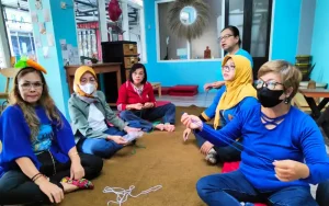 Tika Post Modelling Salatiga, Ajarkan Merajut Gratis Untuk Mengasah Kreativitas Ibu Rumah Tangga