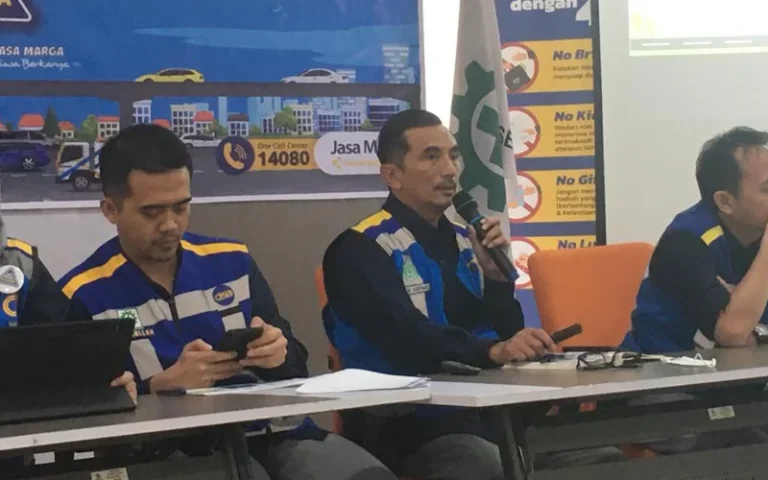 Tol Fungsional Solo-Yogyakarta Akan Dibuka pada H-7 hingga H+7 Lebaran, dengan Akses di Colomadu. Yhanni Haryanto, Direktur Keuangan dan Umum PT Joglosolo Marga Makmur (JMM), menyatakan bahwa tol fungsional sepanjang 6 Km ini akan dibuka terbatas mulai pukul 07.00 hingga 17.00 WIB.