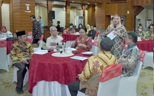 Pemerintah Kota Semarang berupaya meningkatkan minat baca masyarakat melalui inovasi dan digitalisasi literasi. Wali Kota Semarang, Hevearita Gunaryanti Rahayu, membagikan pengalaman dan langkah-langkah yang telah dilakukan oleh seperti menyediakan perpustakaan keliling untuk SD-SMP, memperbanyak pojok baca di instansi pemerintahan maupun tempat umum, mengembangkan aplikasi Si-Booky, dan melakukan event Literafest.