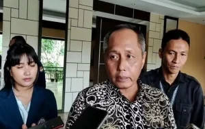 Pendaftaran Bacaleg di Kota Salatiga masih dilakukan secara online melalui aplikasi Silon. Ketua KPU Salatiga, Saemuri Albab mengatakan bahwa bakal calon masih mengunggah data ke dalam aplikasi tersebut dan belum ada yang mendaftar secara langsung.